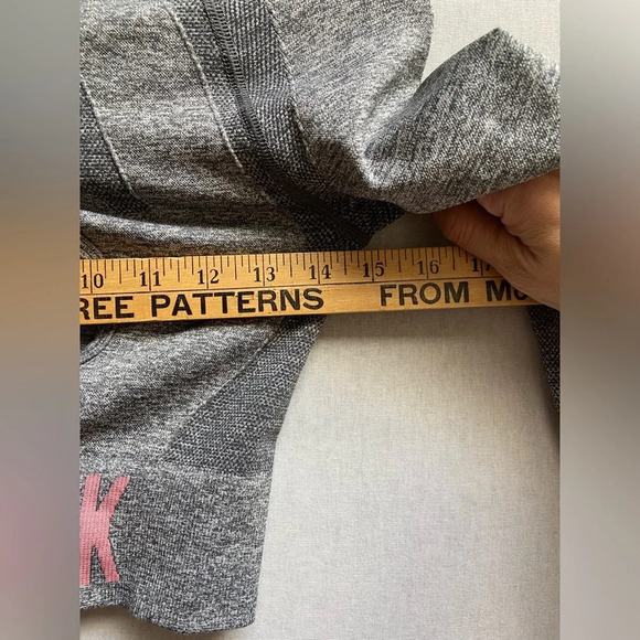 Gymshark  Flex long Sleeve Seamless Crop Top 15” PTP (XS) - Picture 9 of 9